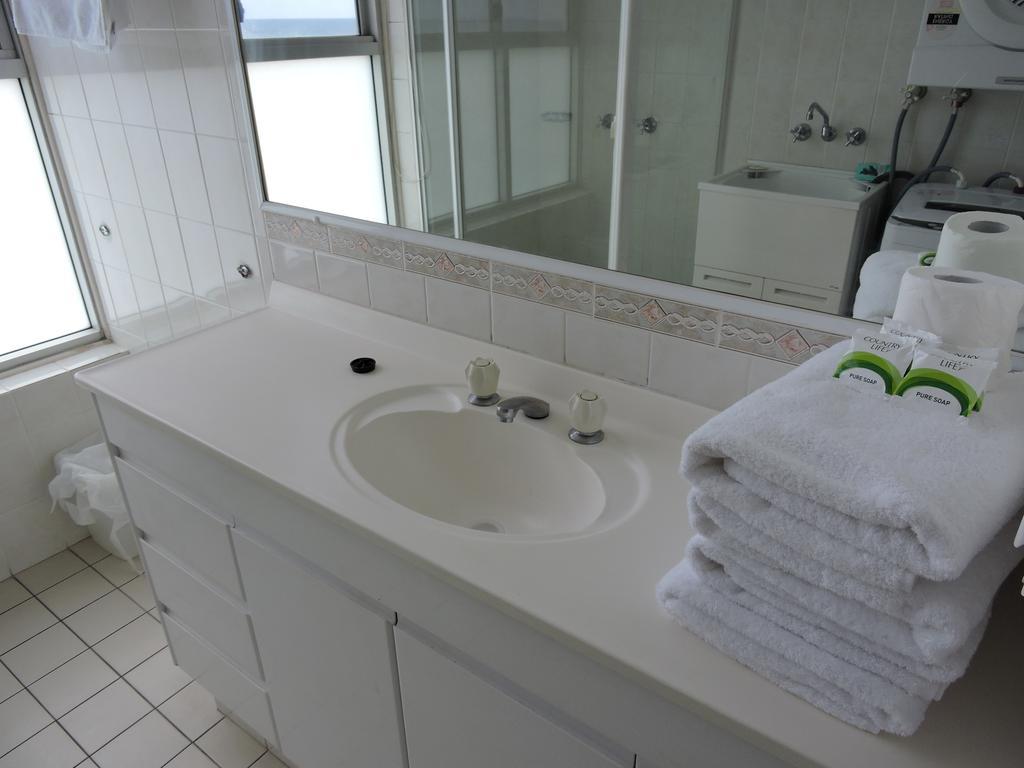 President Holiday Apartments - Absolute Beachfront Gold Coast Eksteriør bilde