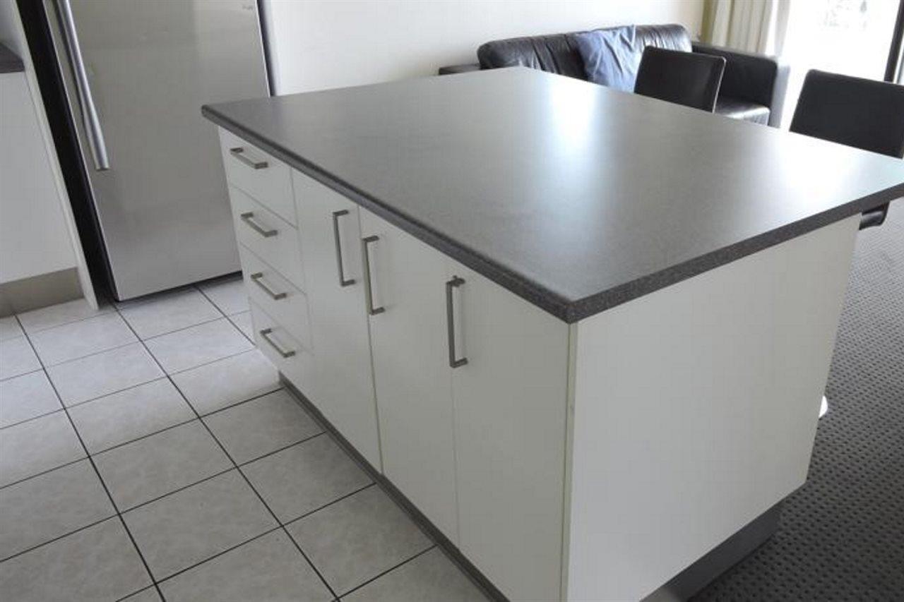 President Holiday Apartments - Absolute Beachfront Gold Coast Eksteriør bilde