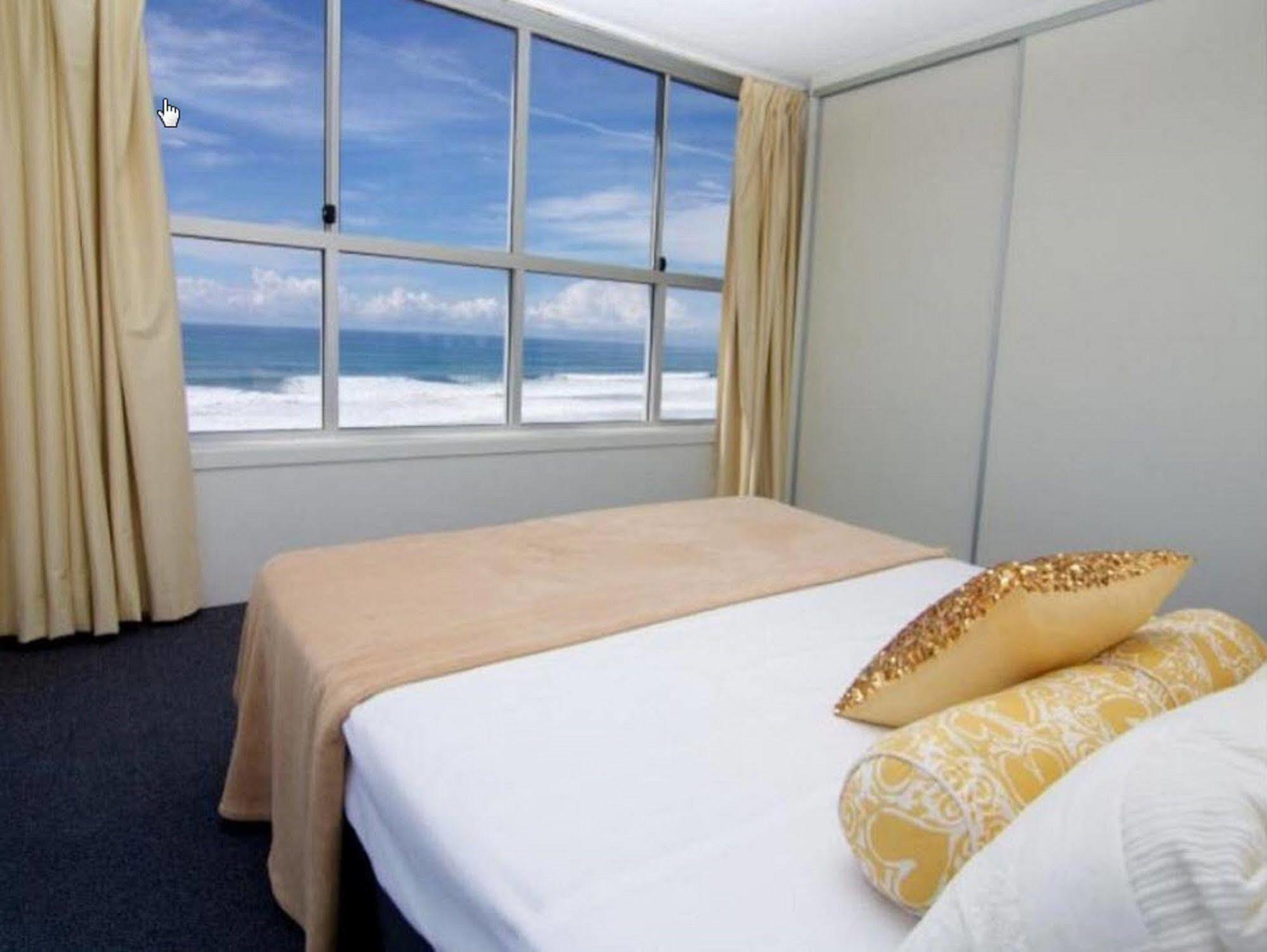 President Holiday Apartments - Absolute Beachfront Gold Coast Eksteriør bilde