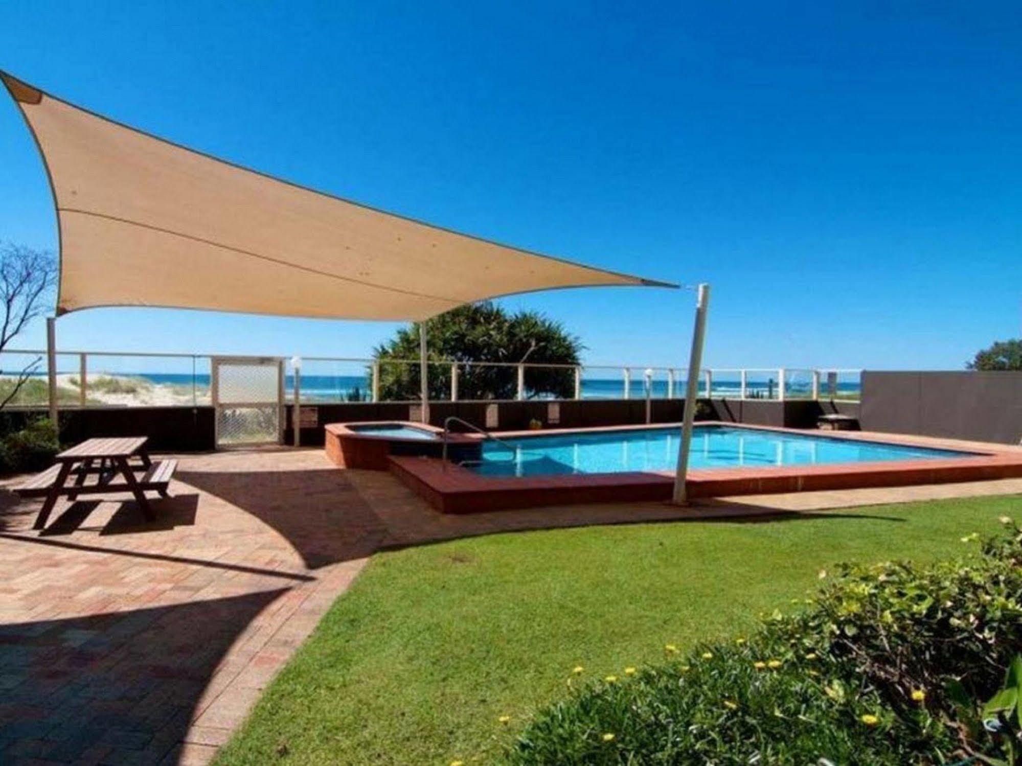 President Holiday Apartments - Absolute Beachfront Gold Coast Eksteriør bilde